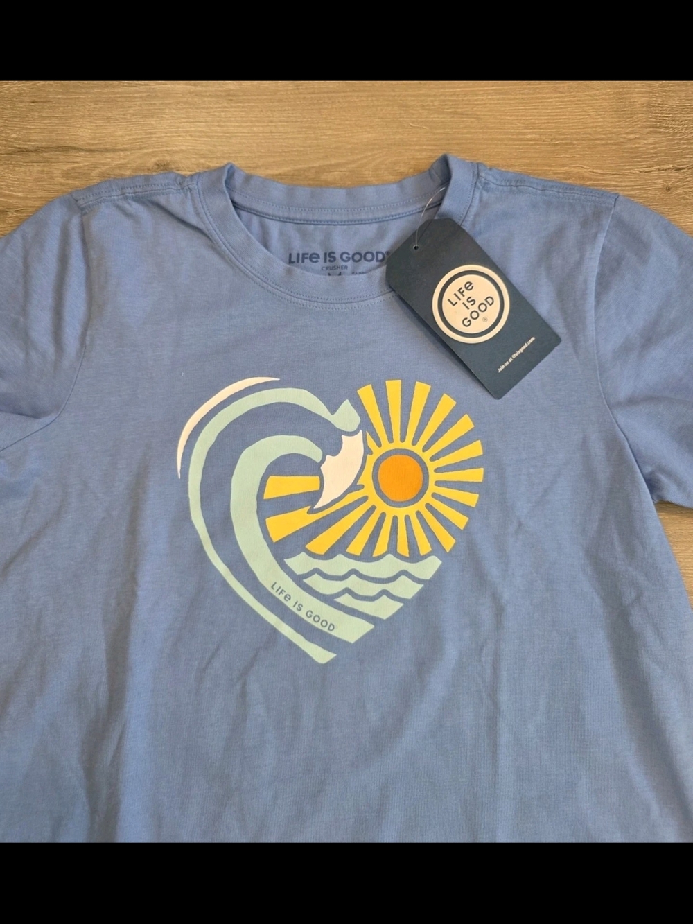 Life Is Good Womens Shirt NEW with Tags Size Medium Crusher Tee Wave Heart - Picture 2 of 4